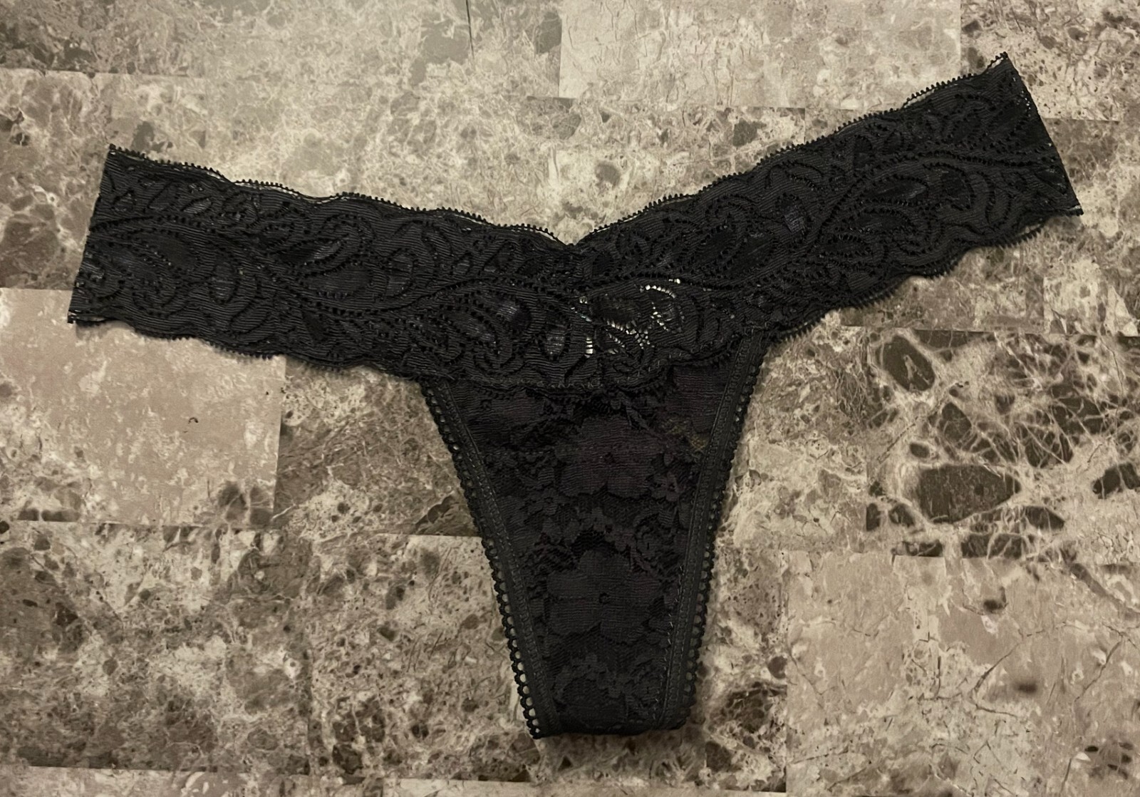 NWOT UNBRANDED MEDIUM BLACK FLORAL LACE BLUE BACK BOW THONG PANTIES