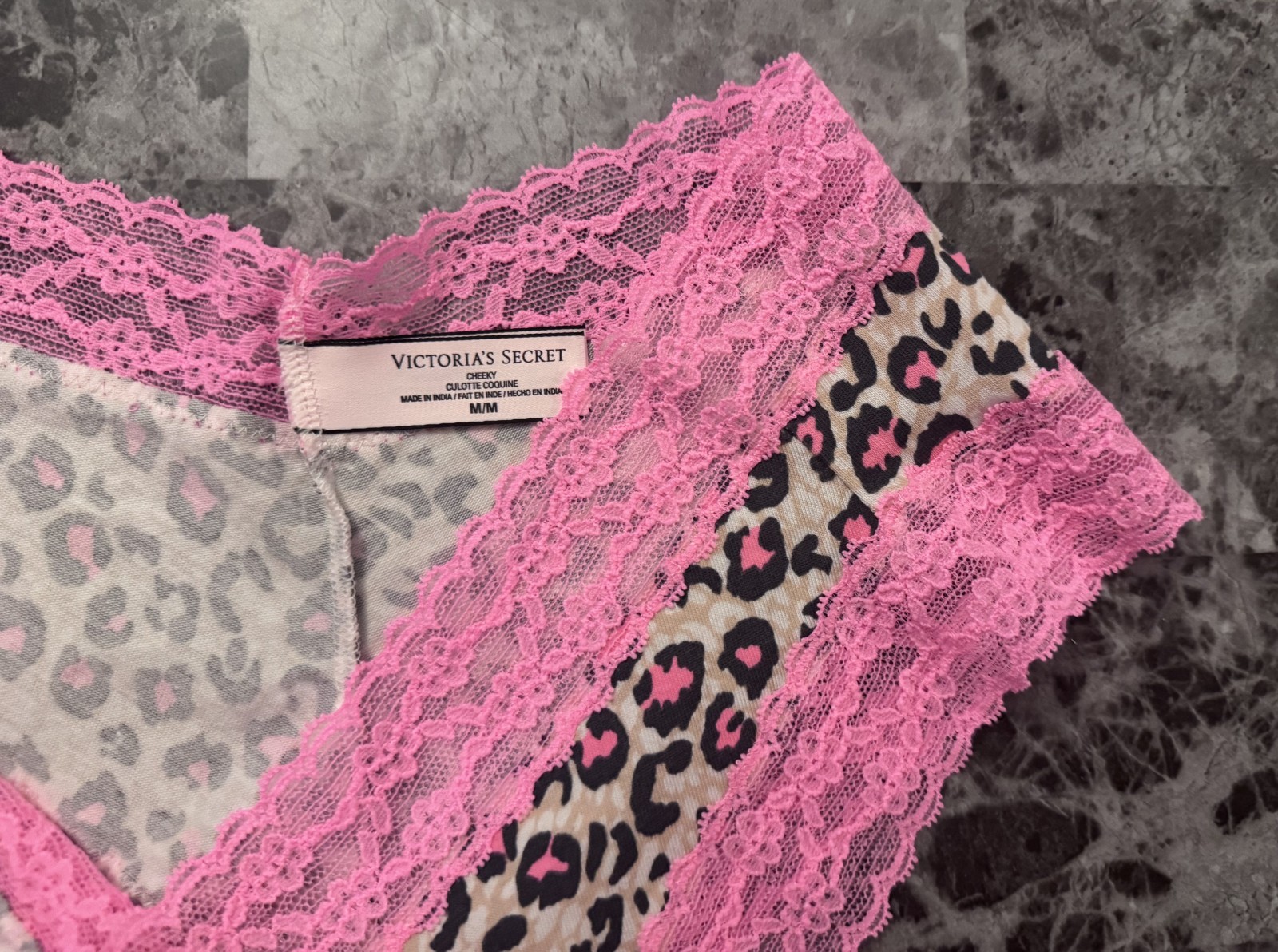 NWOT VICTORIA’S SECRET MEDIUM PINK LEOPARD CHEETAH LACE RARE CHEEKY PANTIES