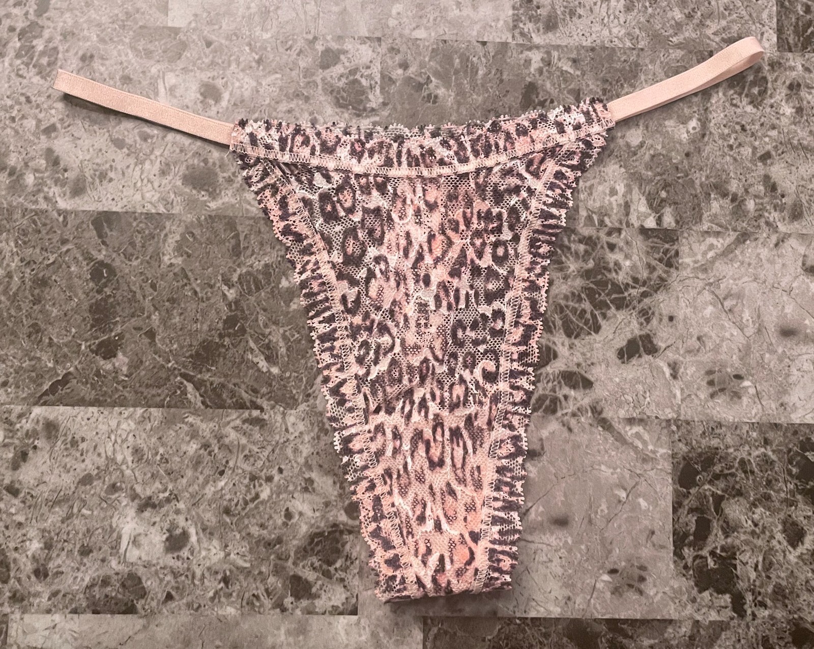 NWT VICTORIA’S SECRET PINK LEOPARD CHEETAH LACE SIDE STRING STRAP THONG PANTIES