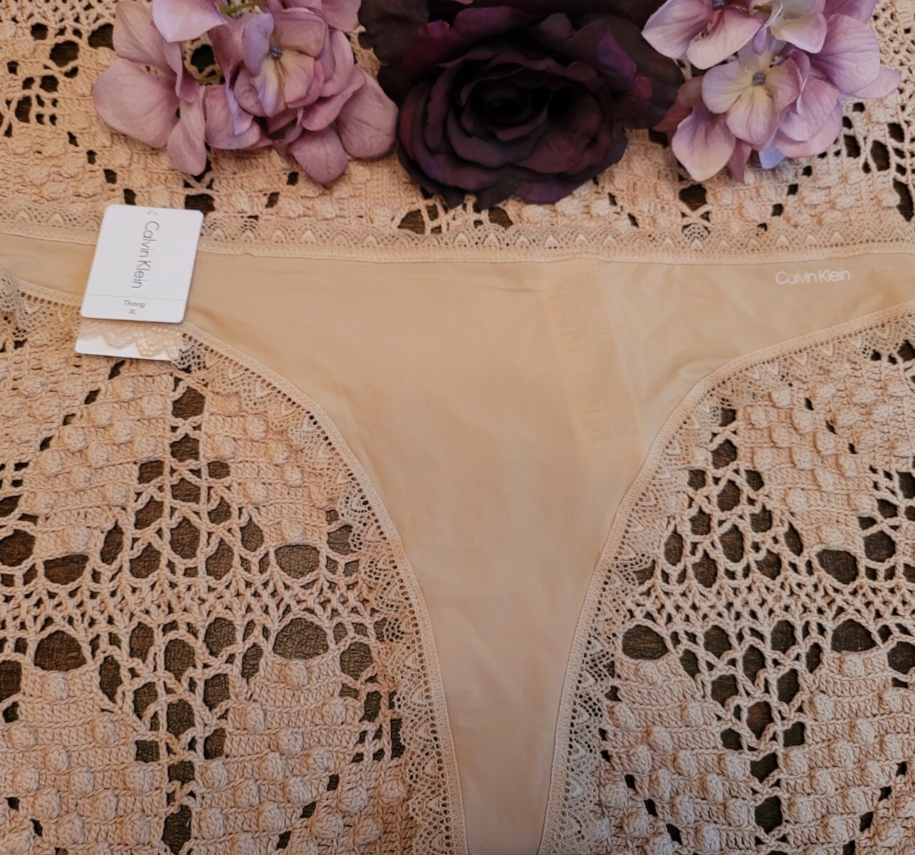 XL/8 CALVIN KLEIN SeXy Luxury Lace Thong Panty~Style QD3705-265 NWT