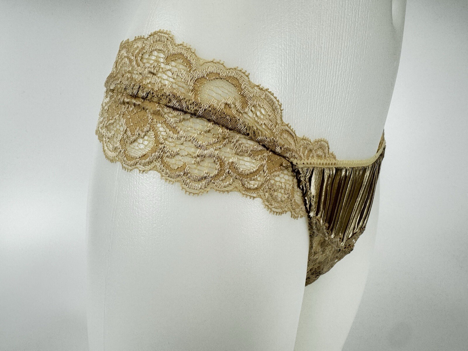 LA PERLA Dessous – Spitzen-Brazil-String in Gold – Luxus Lingerie