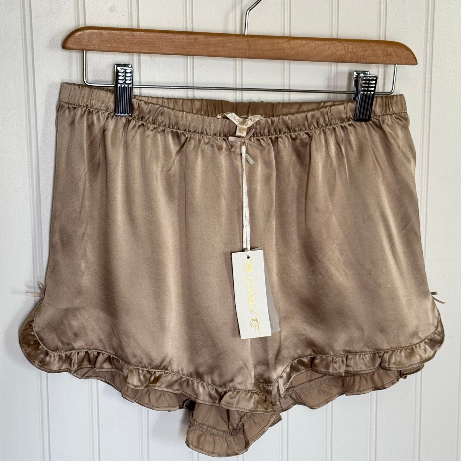 NWT Gold Hawk silk women’s shorts brown sand color size Medium ruffle trim