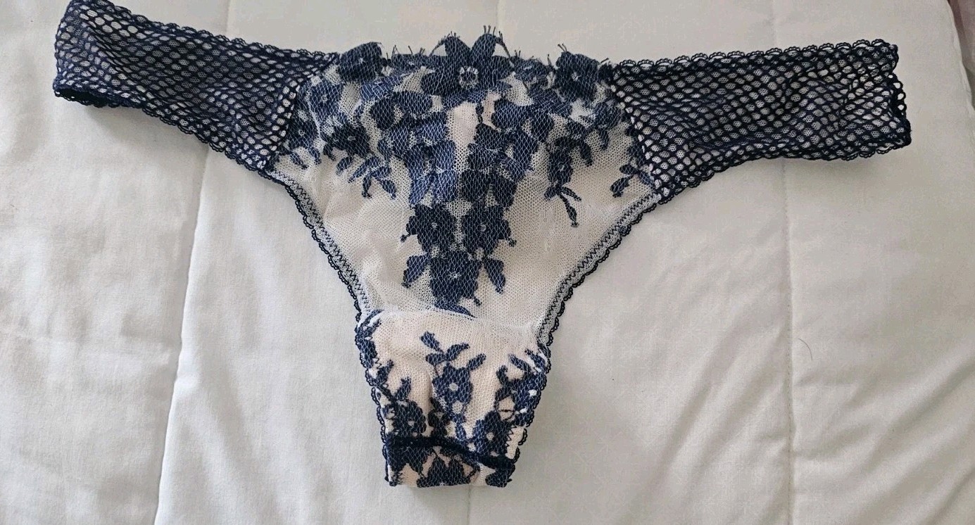 Victoria’s Secret Very Sexy Thong Lace Front Bikini Fishnet Panty L Mesh