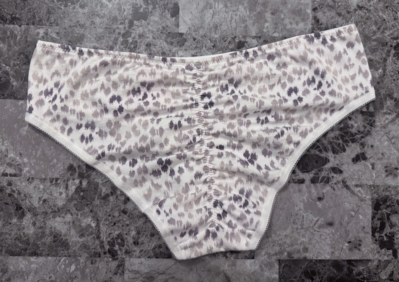 NWOT VICTORIA’S SECRET MEDIUM GRAY LEOPARD RUCHED BACK RARE HIPHUGGER PANTIES