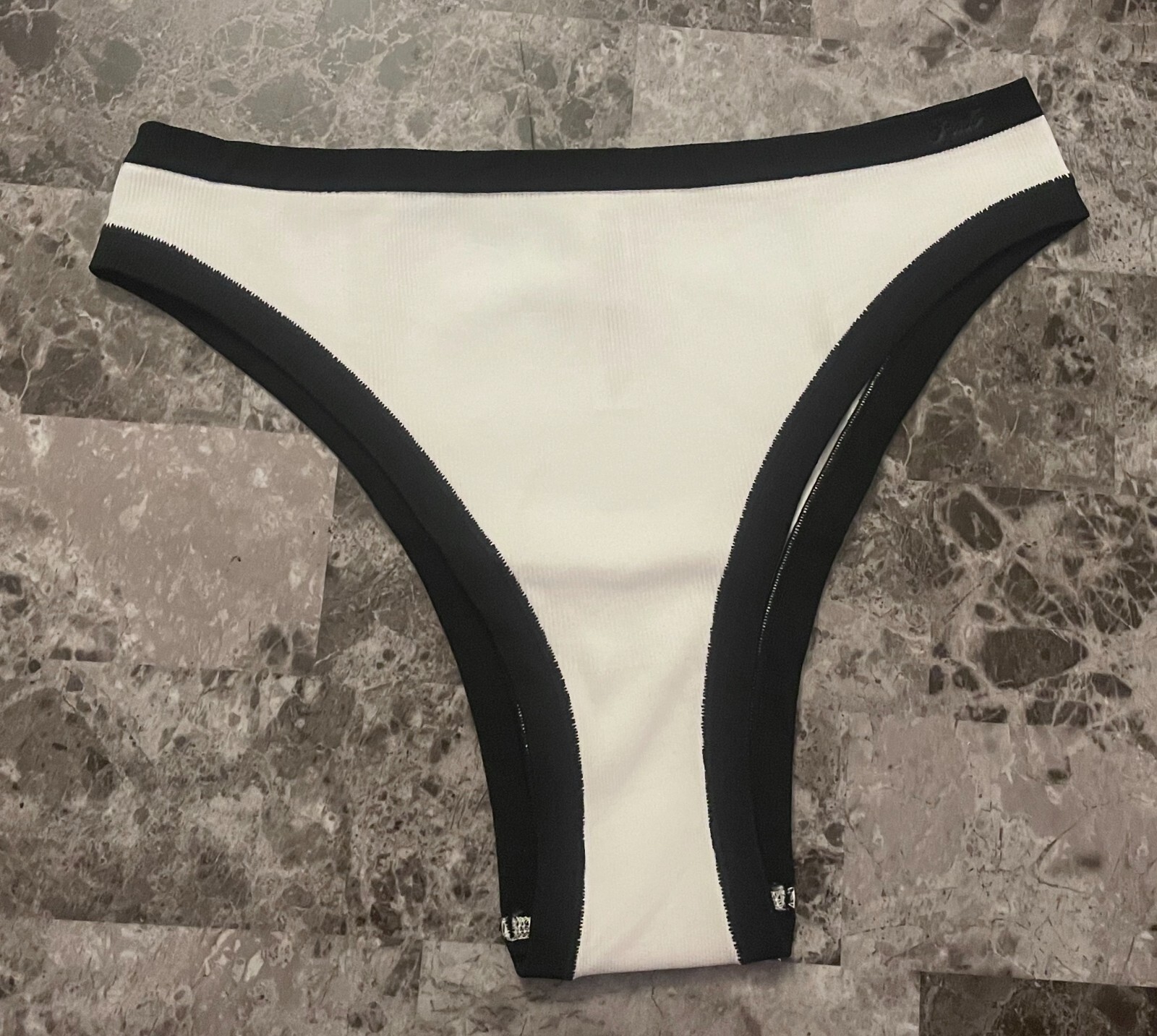 VICTORIA’S SECRET PINK WHITE RIBBED SEAMLESS HIGH LEG BRAZILIAN CHEEKY PANTIES