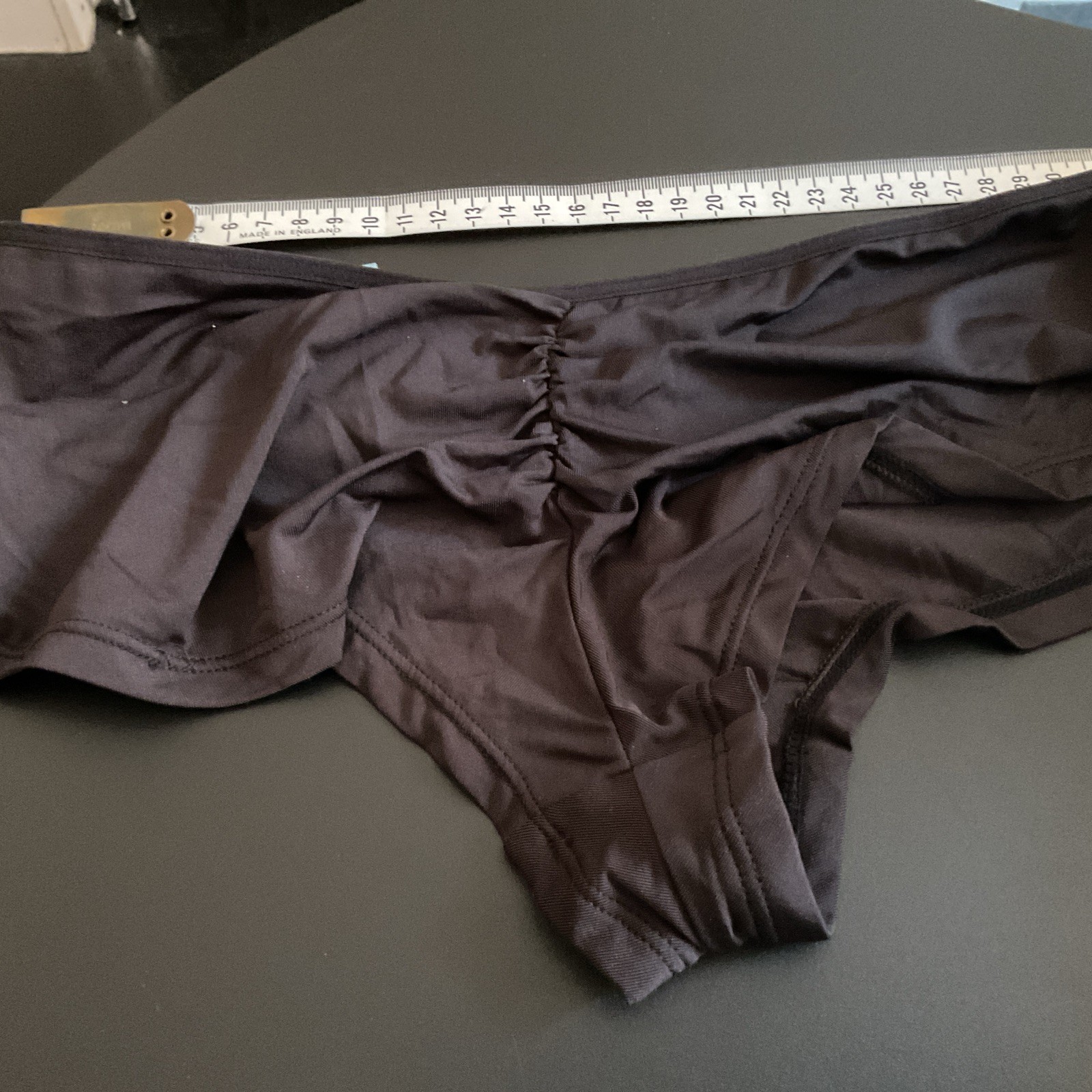 BNWT 4 BODY SMOOTH Dipped Back short briefs. 3 black 1 white