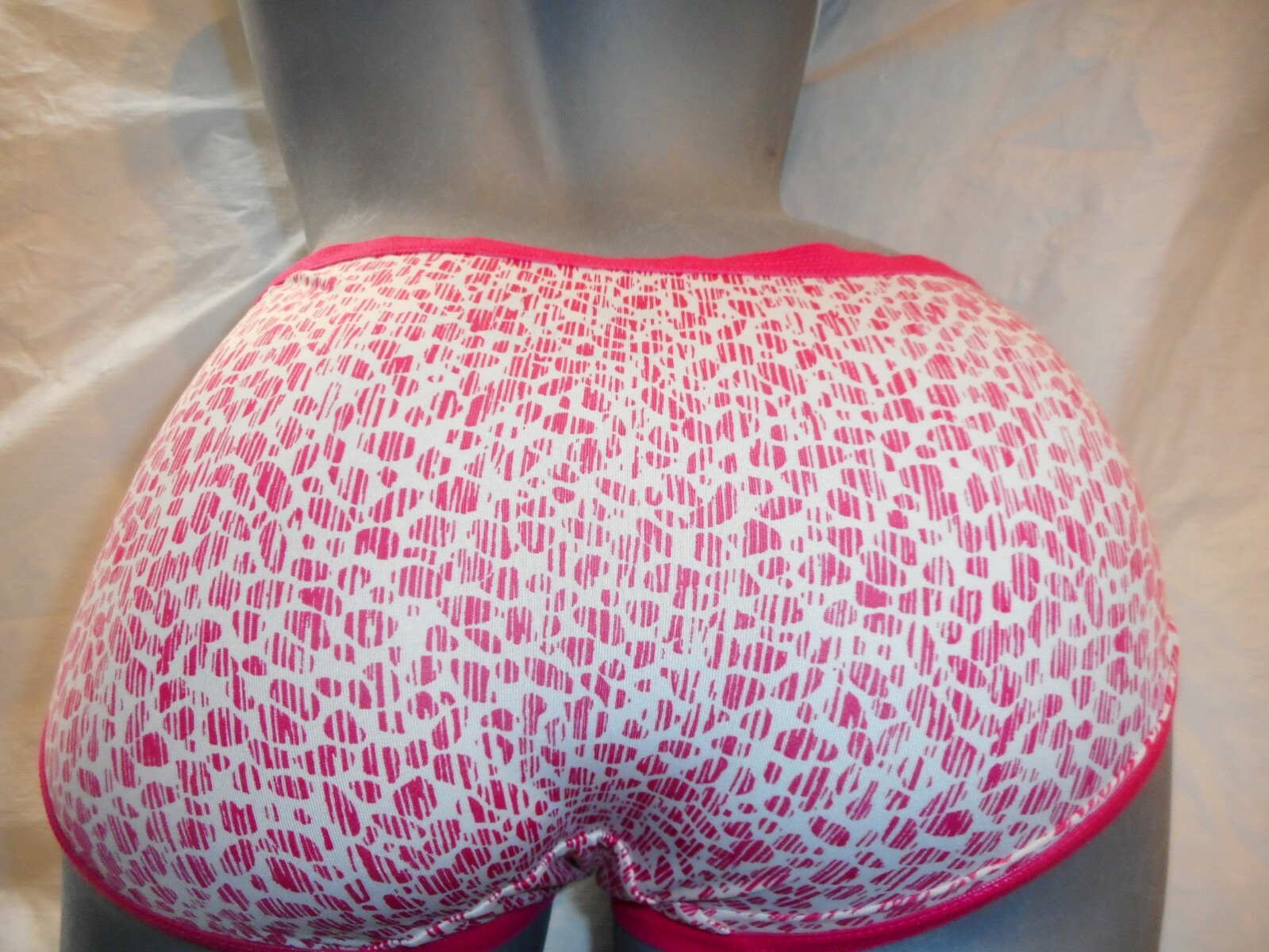 N/WO/T Fruit of The Loom Different Colors Briefs/bikini SIZE 5 AND SIZE 6