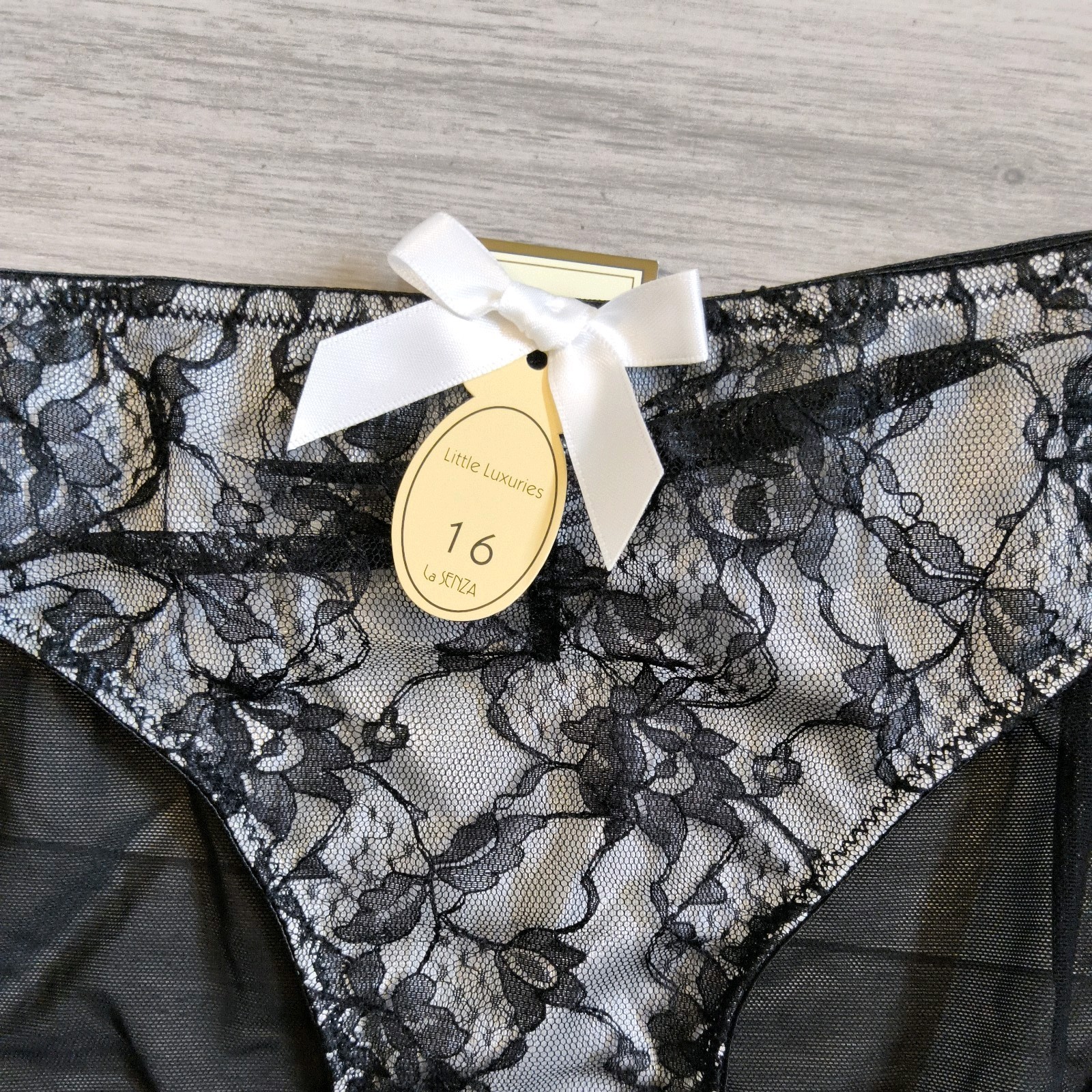 BNWT Vintage La Senza Black & Ivory Pleat Lace Overlay Briefs Size 16