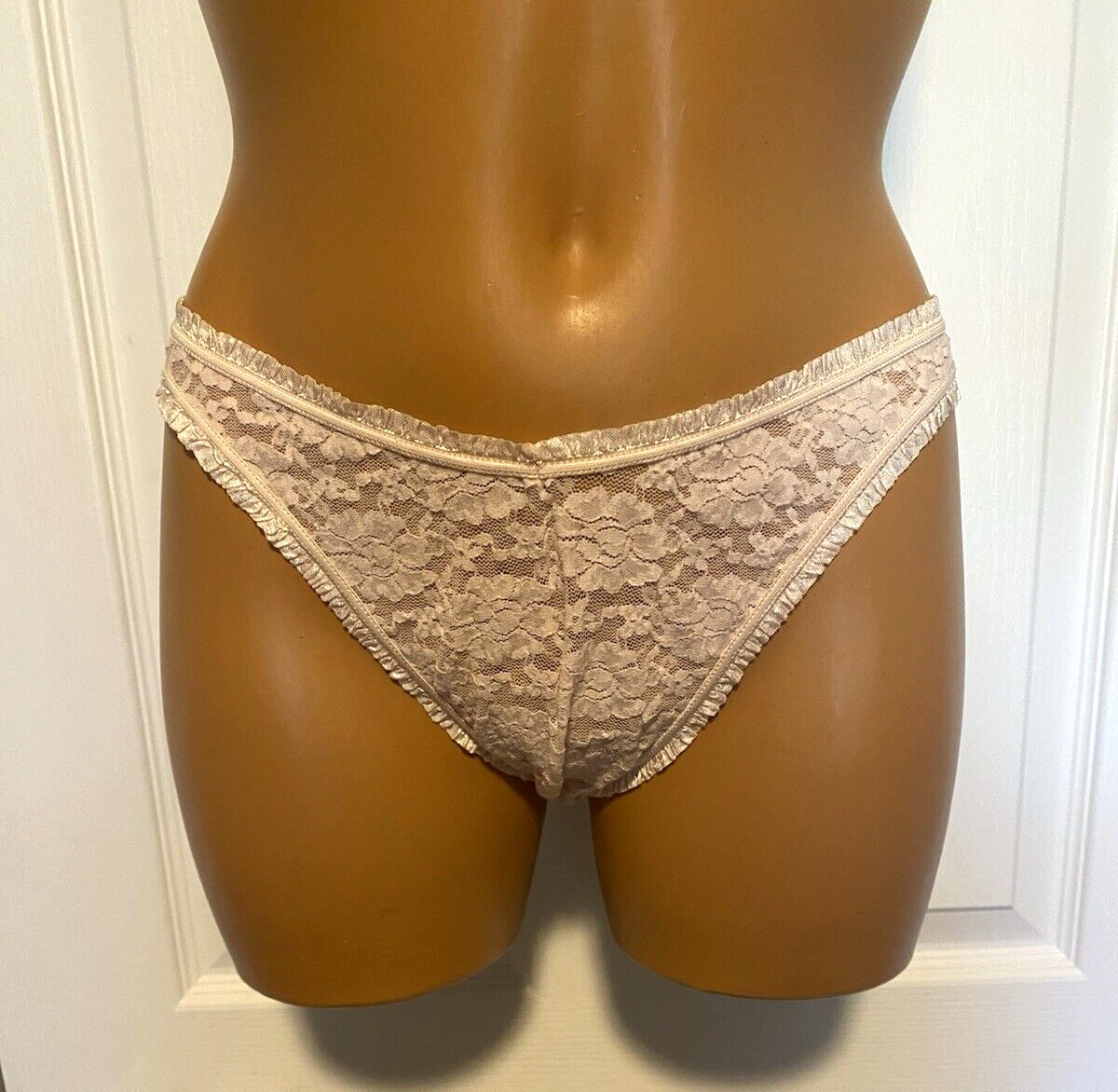 HILLARD & HANSON PINK LACE W/ PETITE RUFFLE TRIM HI-CUT BIKINI PANTIES SZ 8 – M