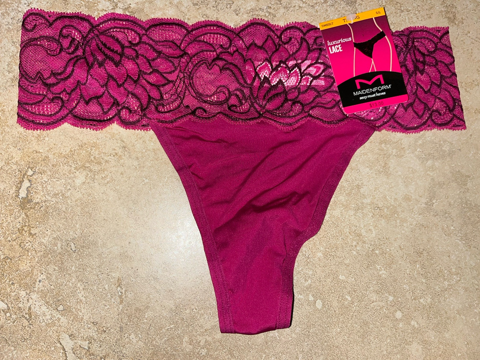 NWT Maidenform Sexy Must Haves Luxurious Lace thong panty Small/5 DMESLT