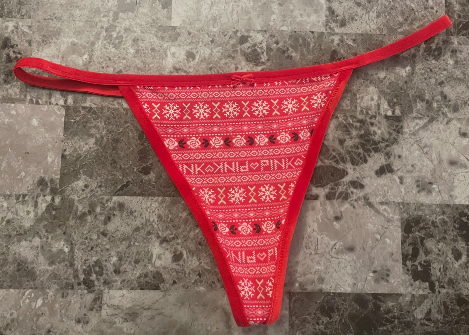 NWT VICTORIA’S SECRET PINK XL RED FAIR ISLE VELVET TRIM BOW V STRING PANTIES