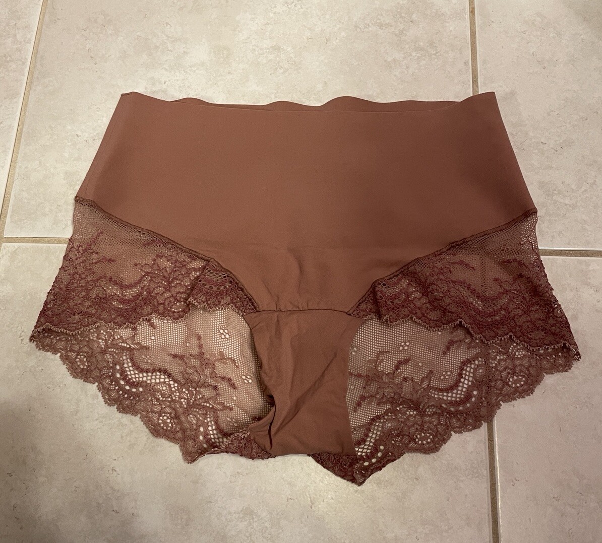 SPANXsmooth Undie-tectable Lace Hi-Hipster Mauve Pink Size Small