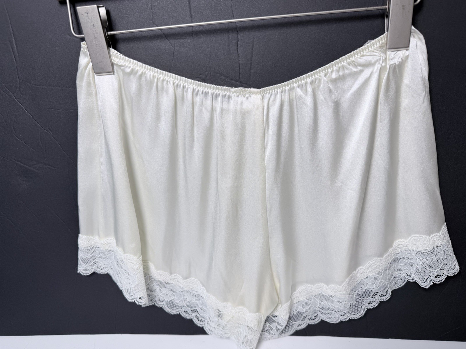 Intimissimi Lace Shorts in ivory and White Stretch Lace Size Small