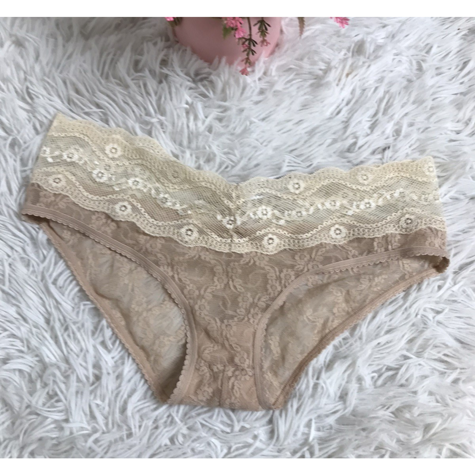 b.tempt’d by Wacoal Beige Lace Kiss Hipster Panty Underwear Cheeky Sz US S-5