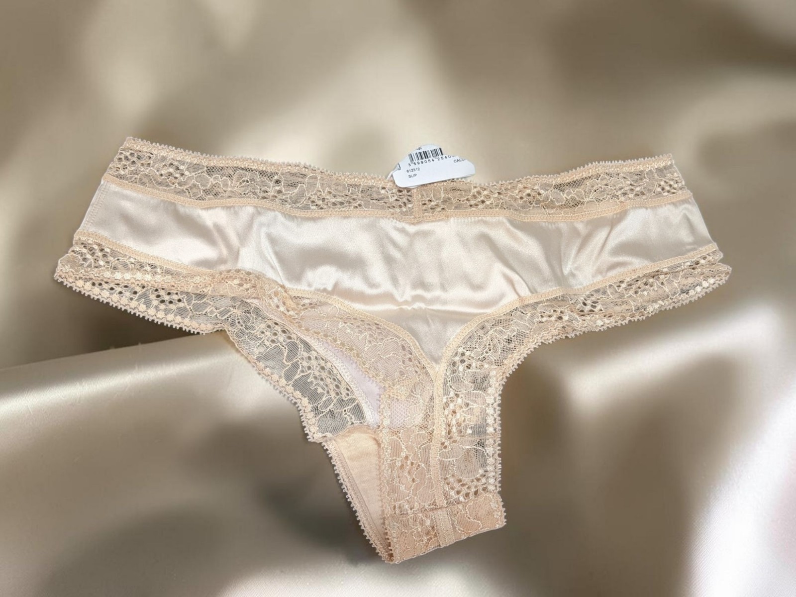 Eres Osier Oisi Lace Thong Size FR:40 US: 8 New With Tags!
