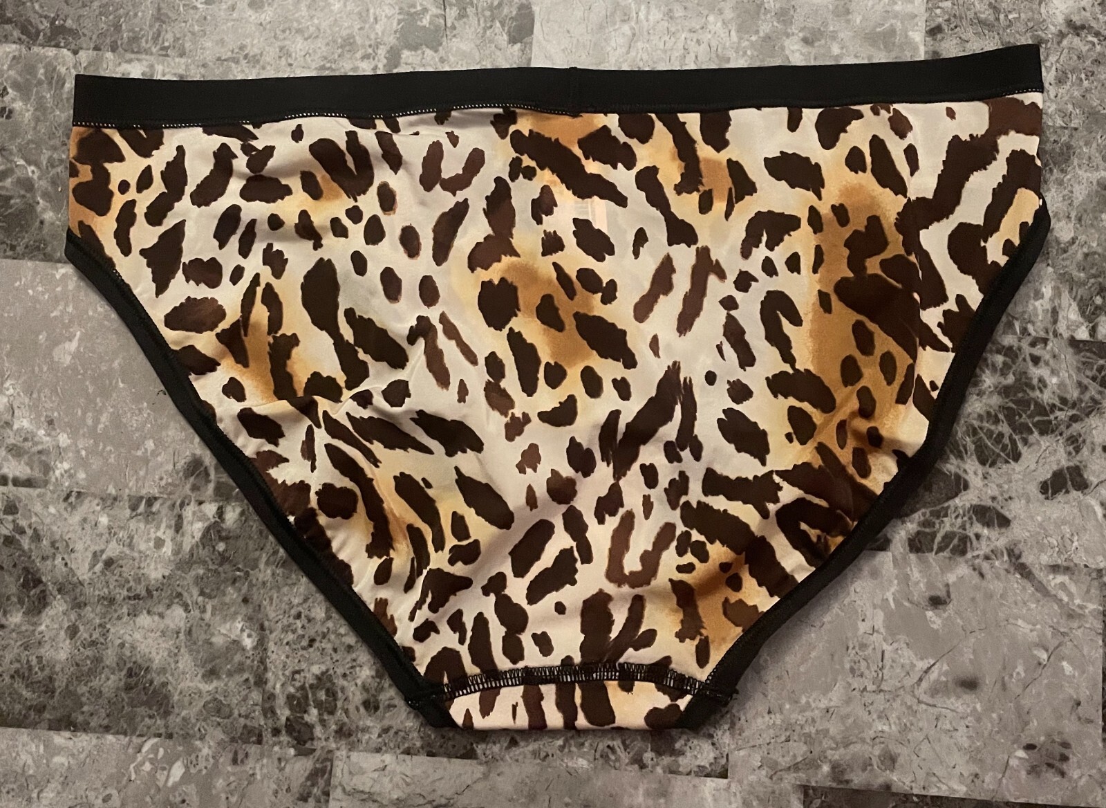 NWT VICTORIA’S SECRET M SMOOTH THIN LEOPARD LACE VINTAGE RARE BIKINI PANTIES