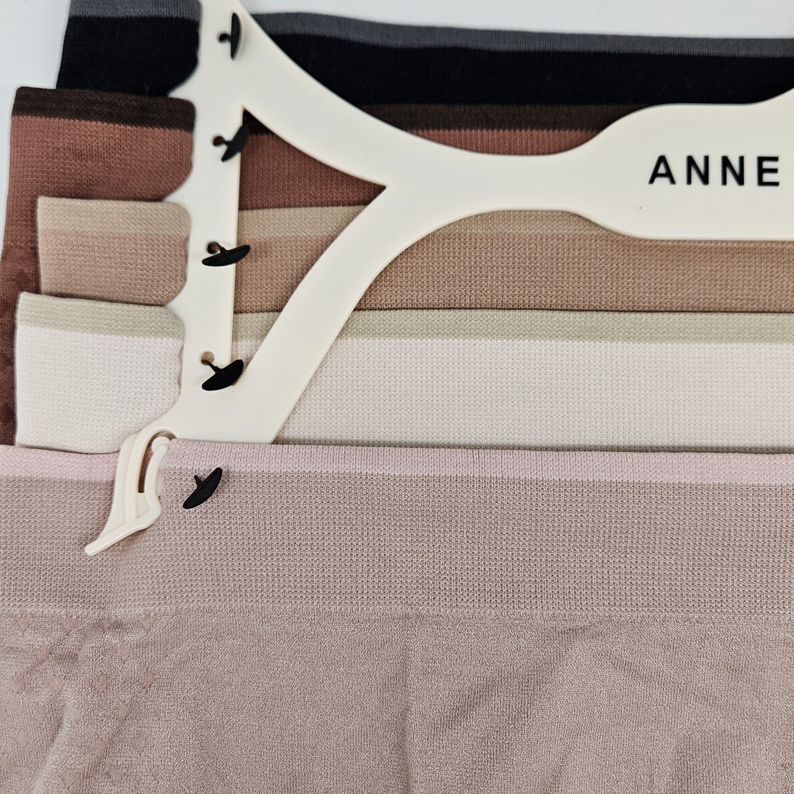 ANNE KLEIN 5 Pk Women ‘s Medium Seamless Briefs Panties Black Brown Beige Pink