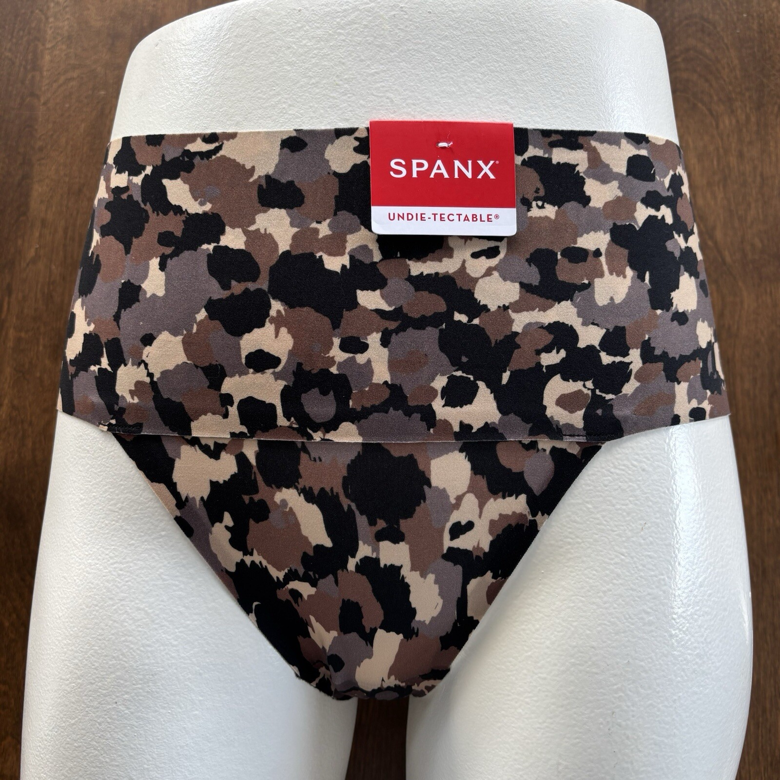 Spanx Undie-Tectable Thong Panty Small #SP0115 Brushed Collage Print – NWT