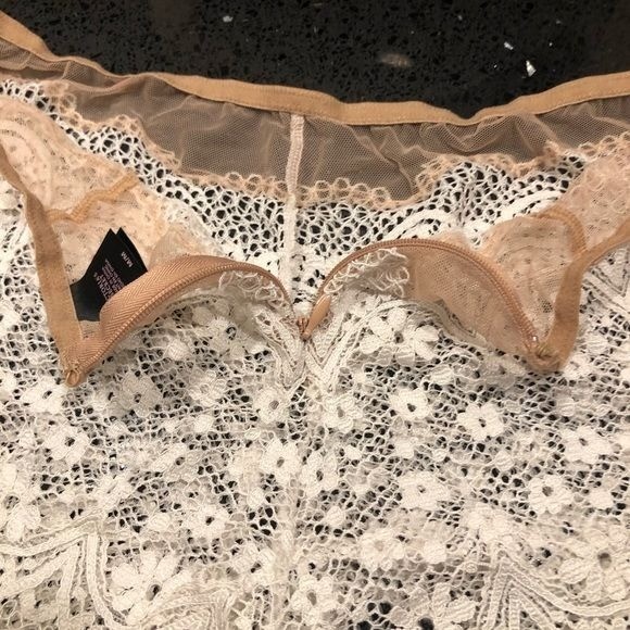 Victorias Secret Ivory Lace Panties M Nude Mesh Detail Zip Back Hook & Eye Closu
