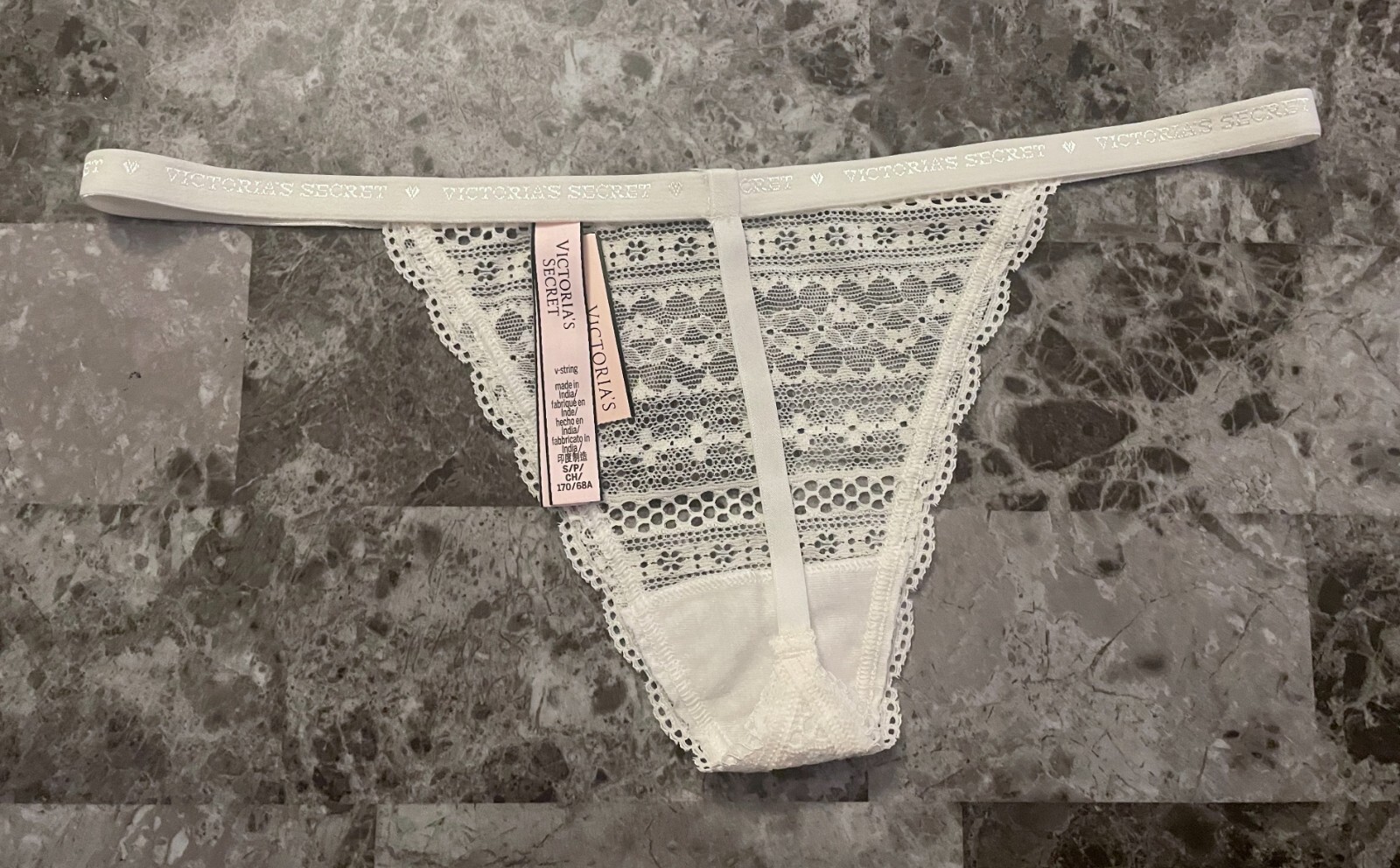 NWT VICTORIA’S SECRET S COCONUT WHITE SCALLOP LACE LOGO RARE V STRING PANTIES