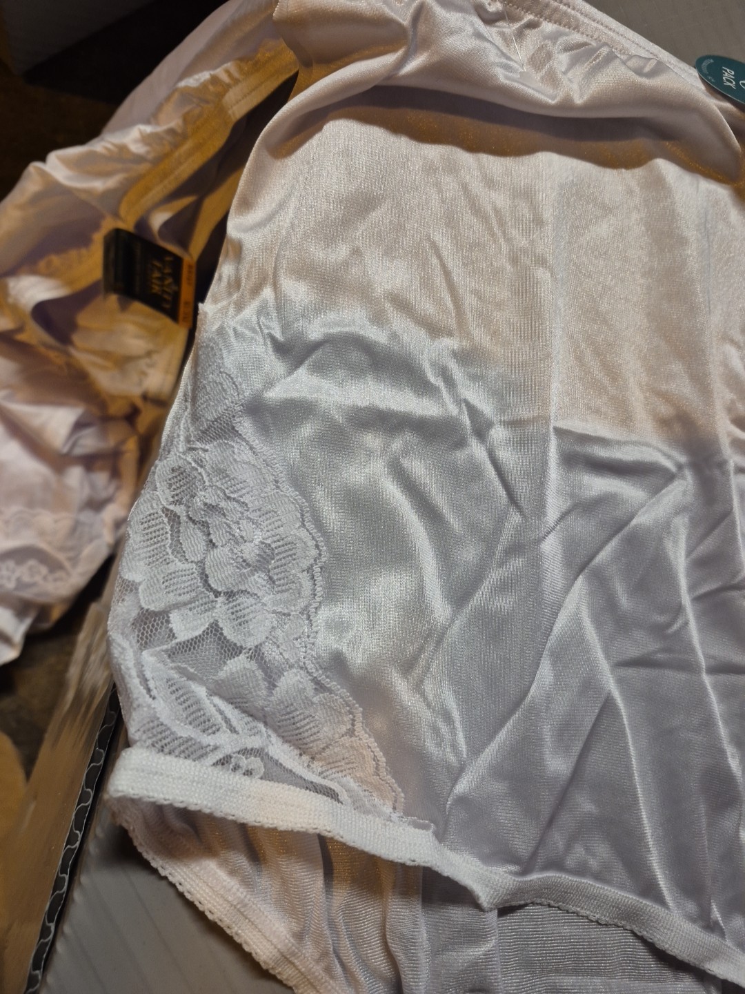 6 Pairs Of Vaniry Fair 10/3xl Lavender Briefs (615)