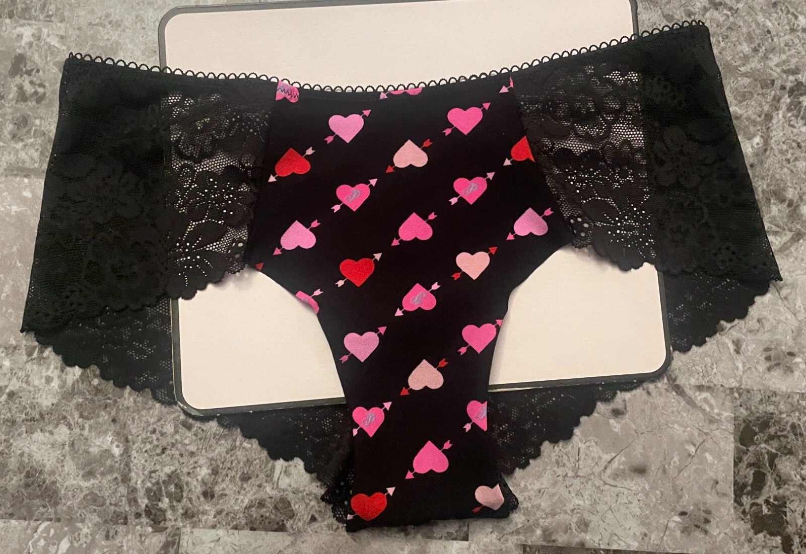 NWT VICTORIA’S SECRET PINK RED HEART ARROW FLORAL LACE NO SHOW CHEEKY PANTIES