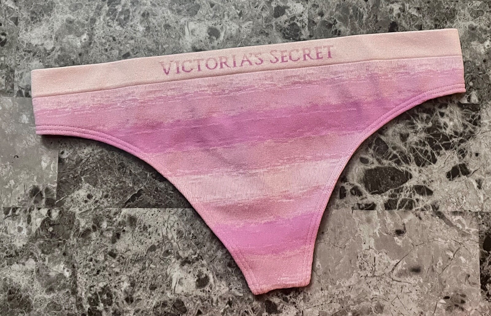 NWT VICTORIA’S SECRET LILAC LAVENDER OMBRE STRIPE SEAMLESS STRETCH THONG PANTIES