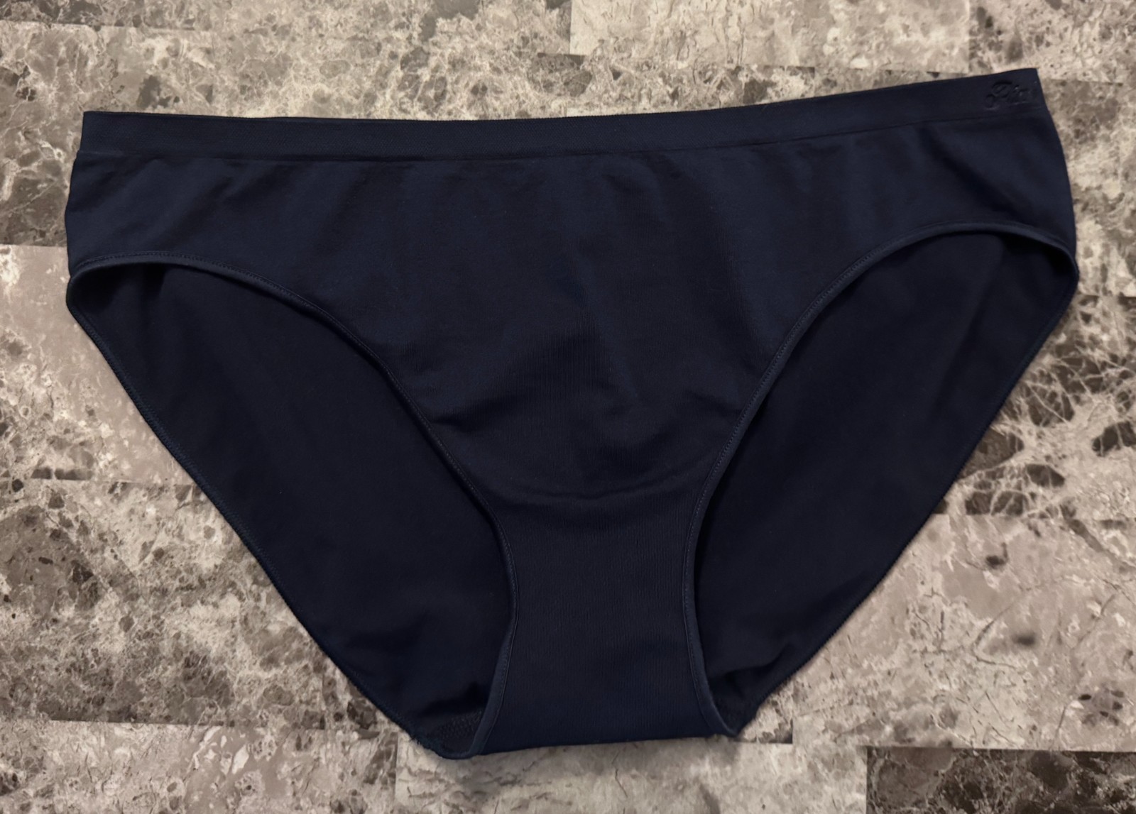 NWT VICTORIA’S SECRET PINK MEDIUM NAVY BLUE LOGO STRETCH SEAMLESS BIKINI PANTIES
