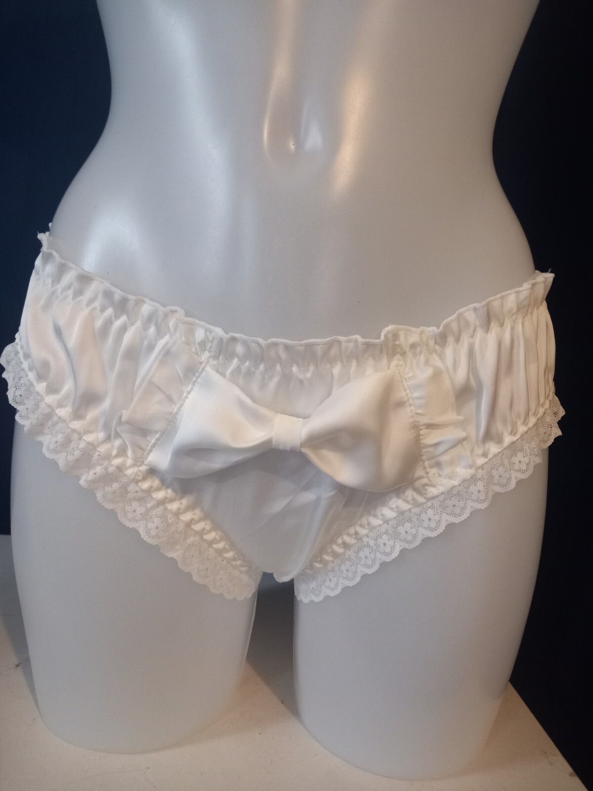 Woman’s Cute Shiny Silky Bow Design Women knickers Briefs MED-LG white