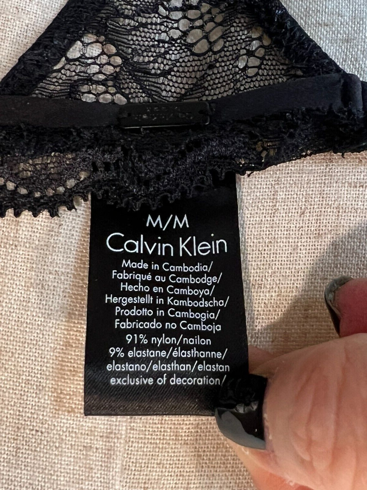 CALVIN KLEIN NWT$34.95 F3689 BLACK LACE STRETCH STRING THONG M/12AUST-UK/8US