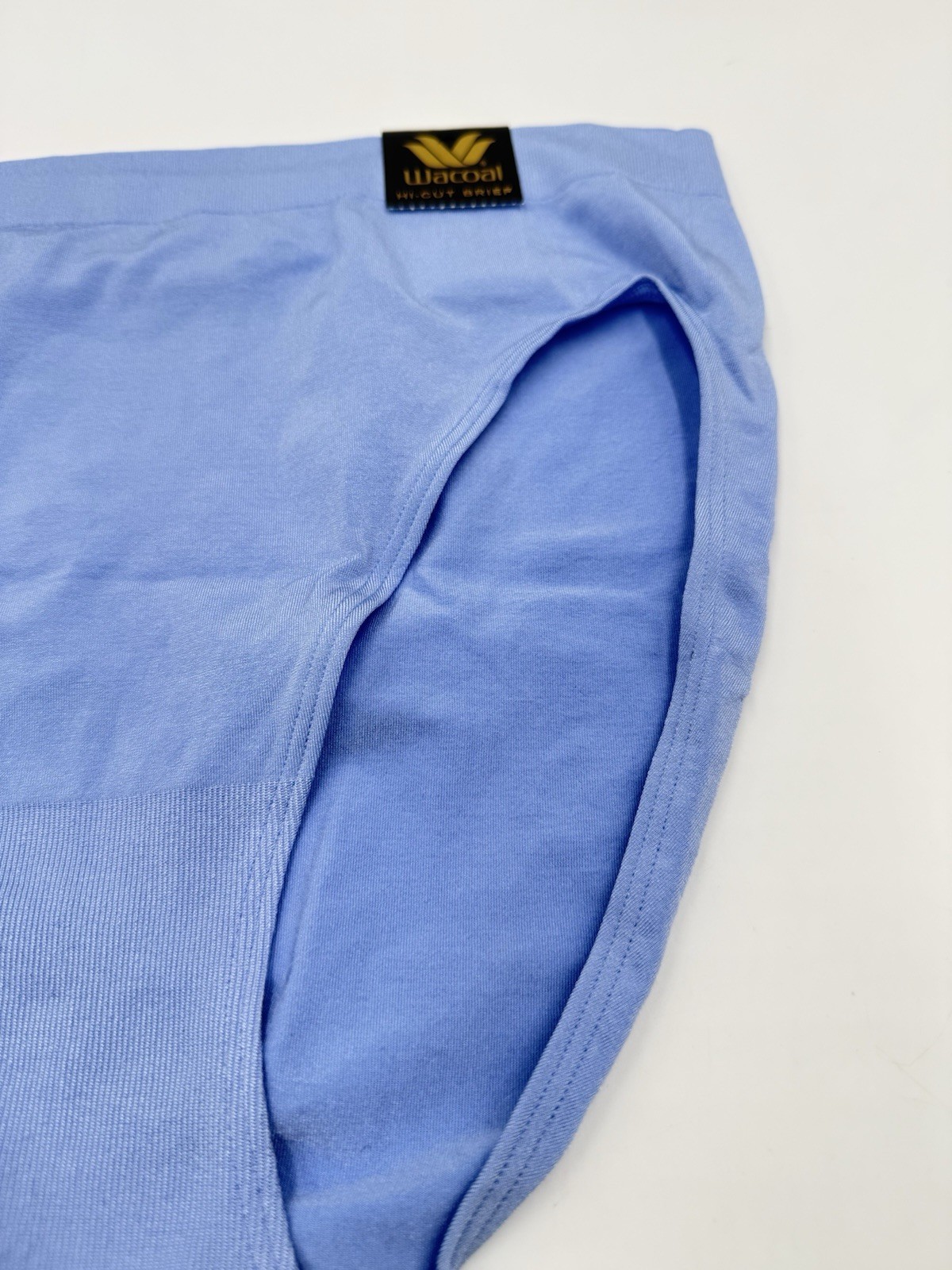 New Wacoal B-Smooth Size L Blue Seamless High Cut Brief