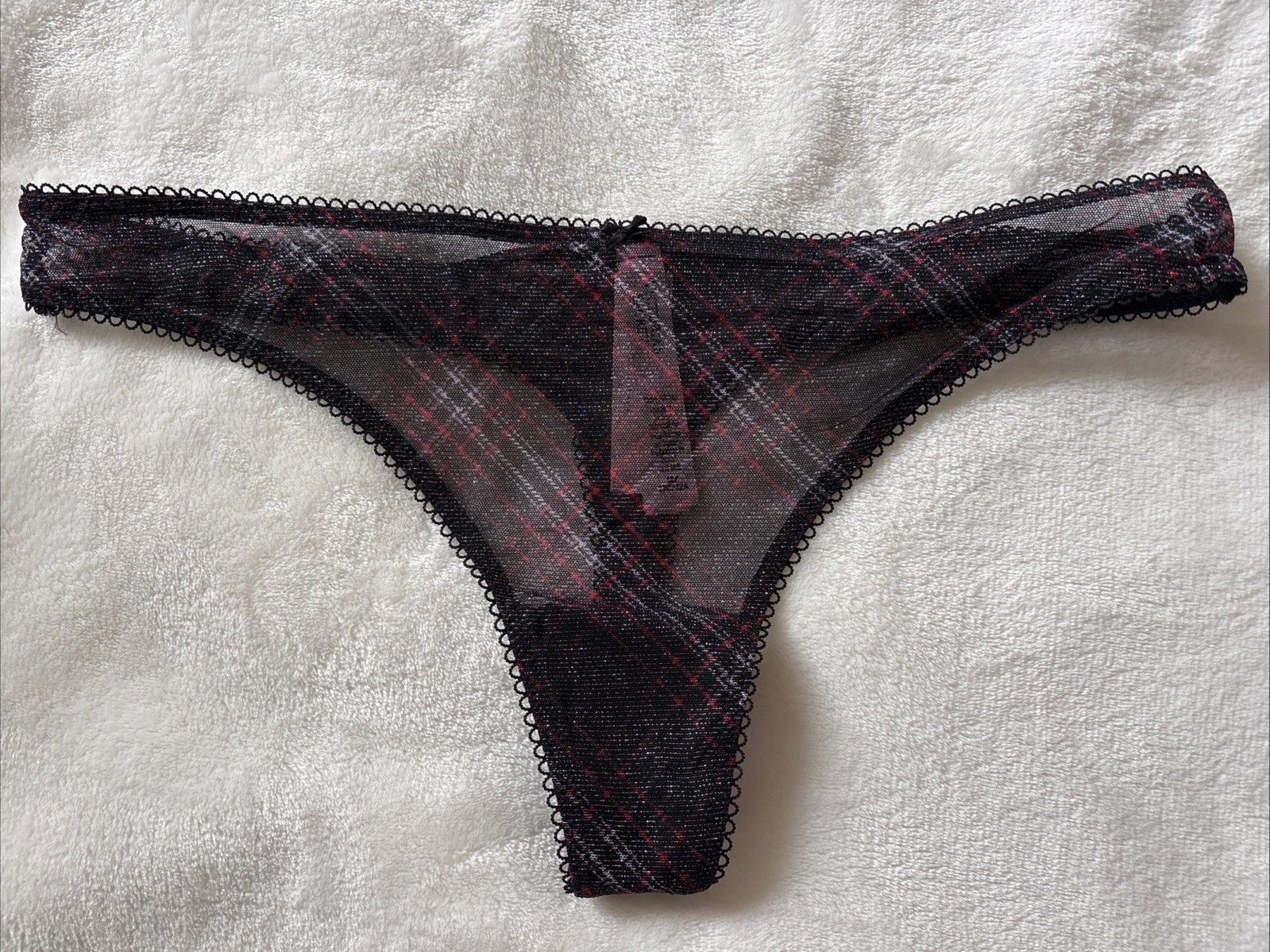 Victoria’s Secret Panties Thong Panty Black Shimmer Plaid Red White Medium M NWT