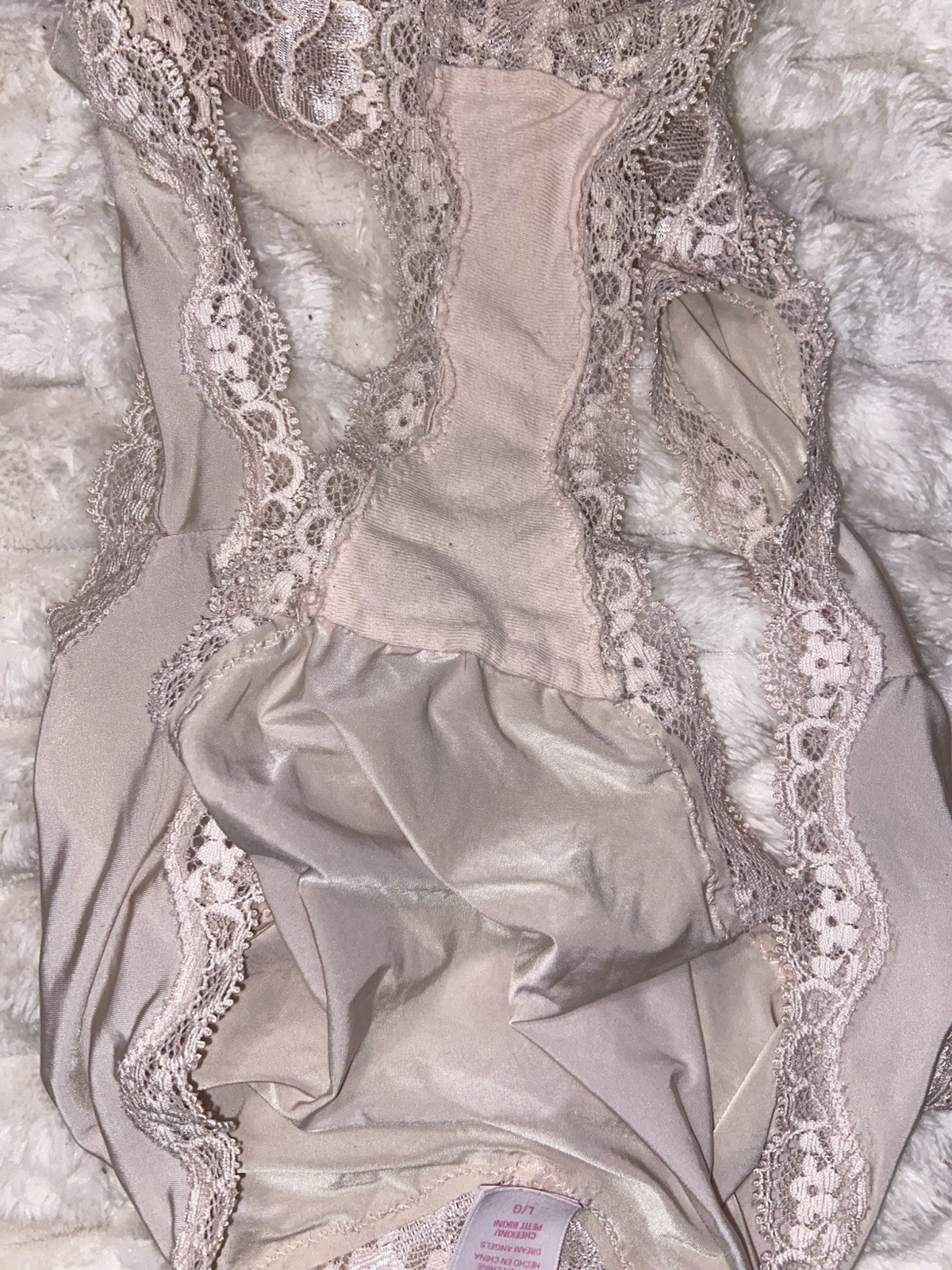 Victoria’s Secret Dream Angels Cheekini Panties L Beige Floral Lace Bow Stretch