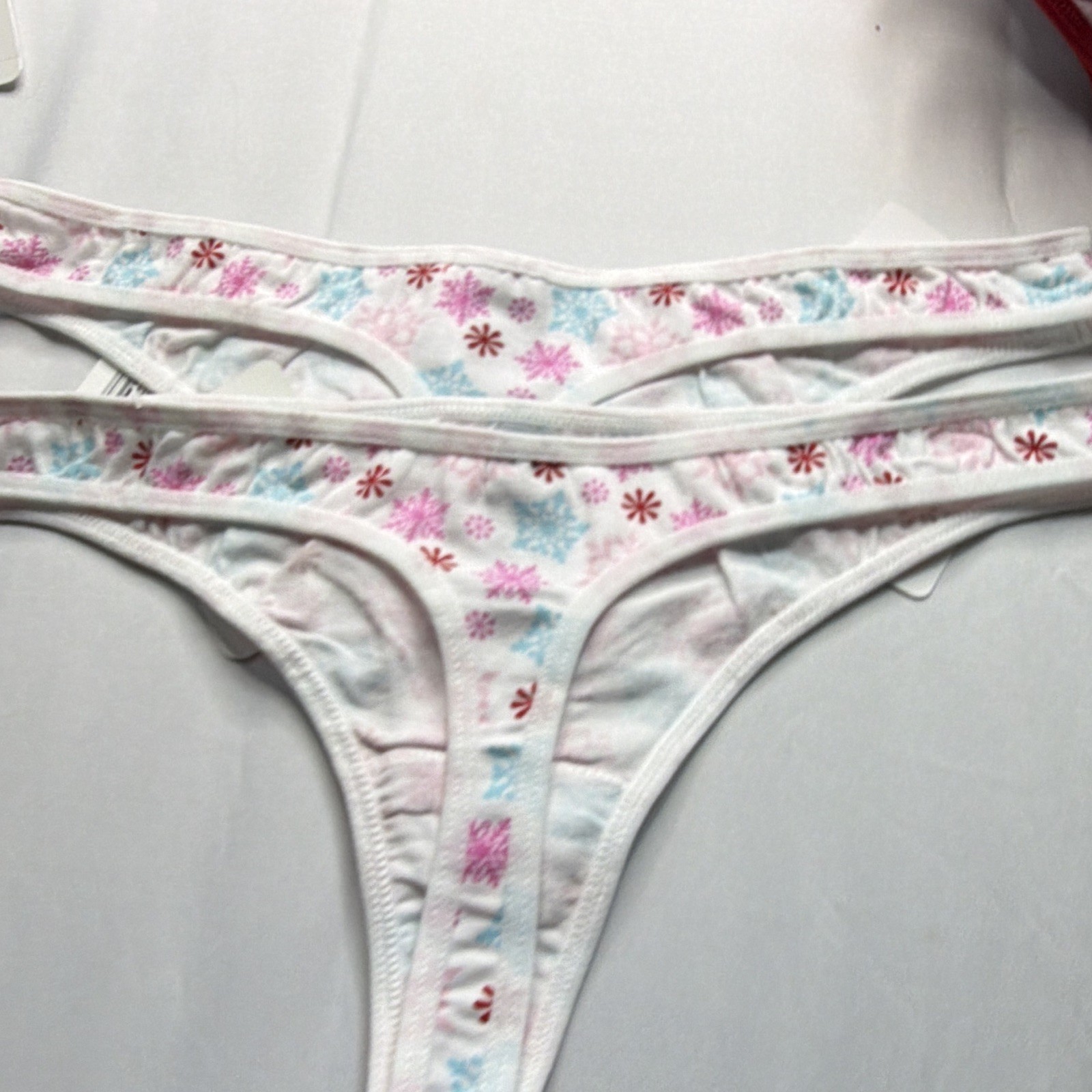 2 René Rofé Women’s Thong Panties M White/Pink/Blue Snowflake Christmas MPN