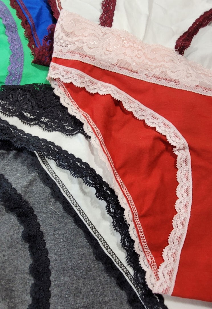 Sexy Basics 24/7 Anywear Women’s 12-Pack Lace Trim Panties – Size Small