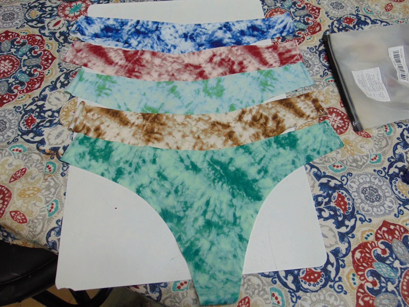 Five Pack of Colorful No Show Seamless Thong Panties Size Large (BG15)