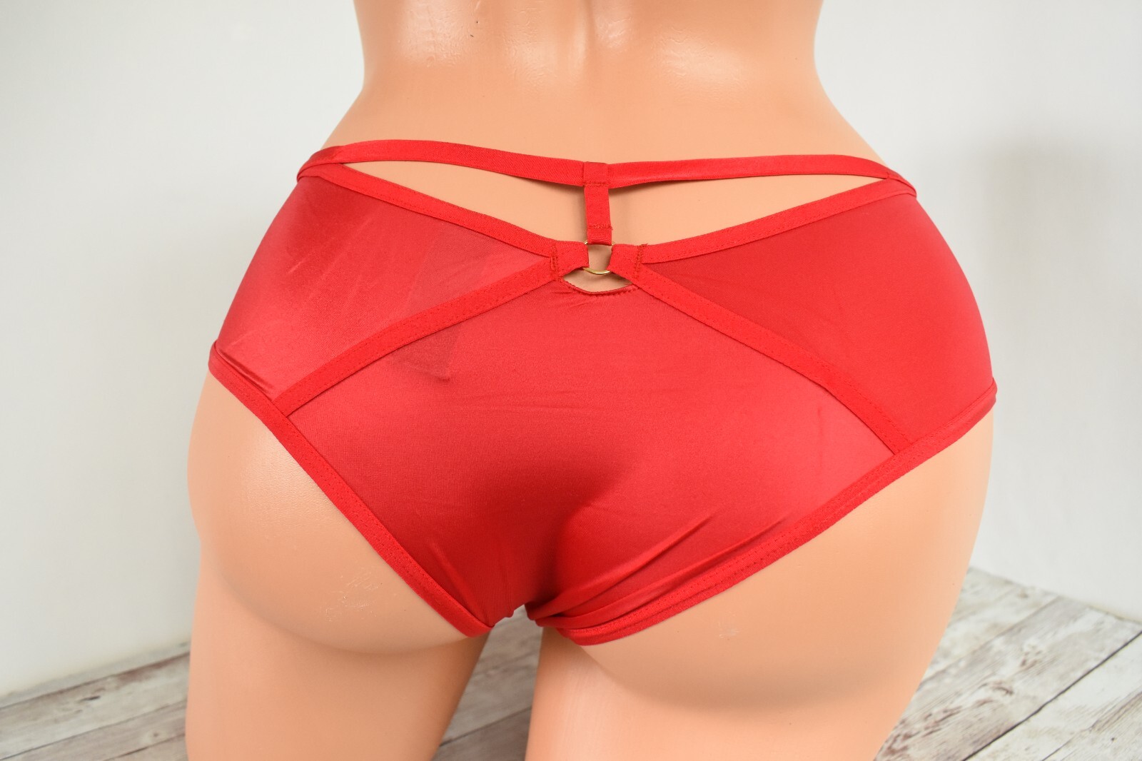 Victoria’s Secret MEDIUM *VERY SEXY* STRAPPY RINGMASTER CHEEKY *Lipstick/Red*