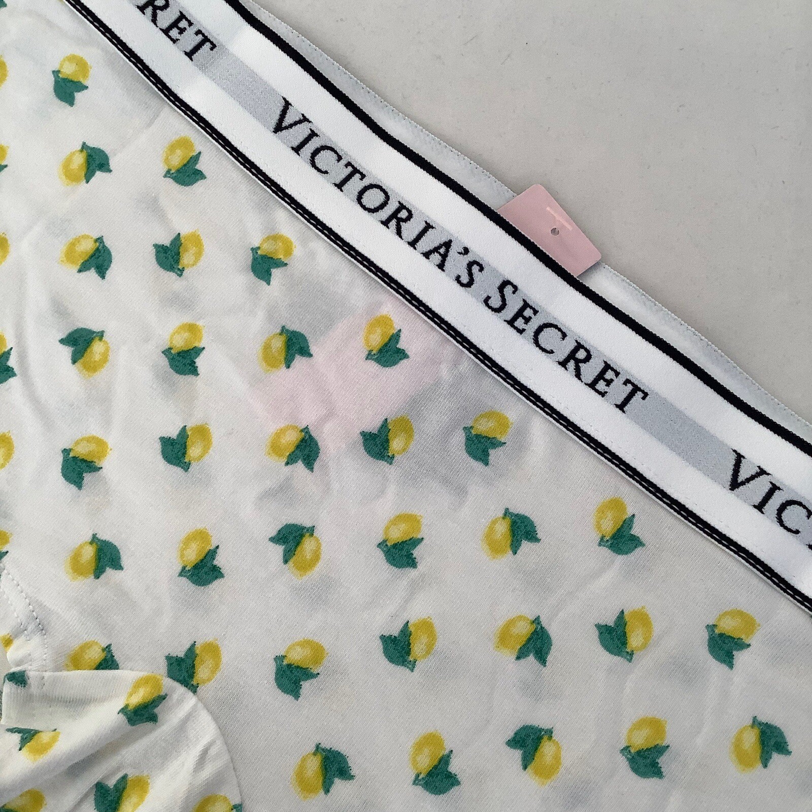 Victoria’s Secret Ivory Lemon Print Boyshorts Boxer Briefs Panties Size XS BNWT