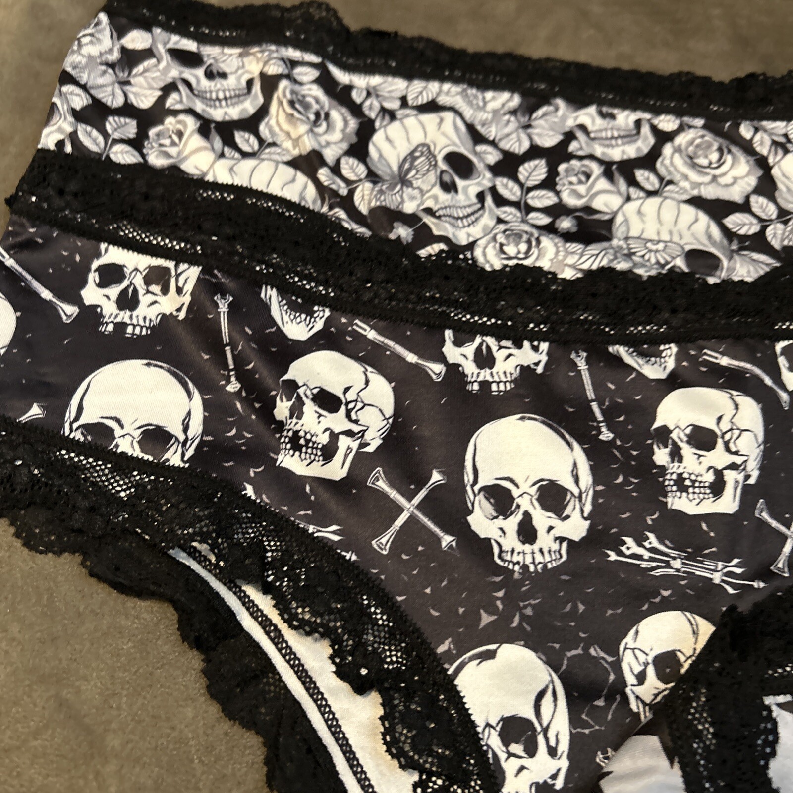 Morvia 3pk lace trim cheeky goth Emo panties S skull/floral skull/stars Lingerie