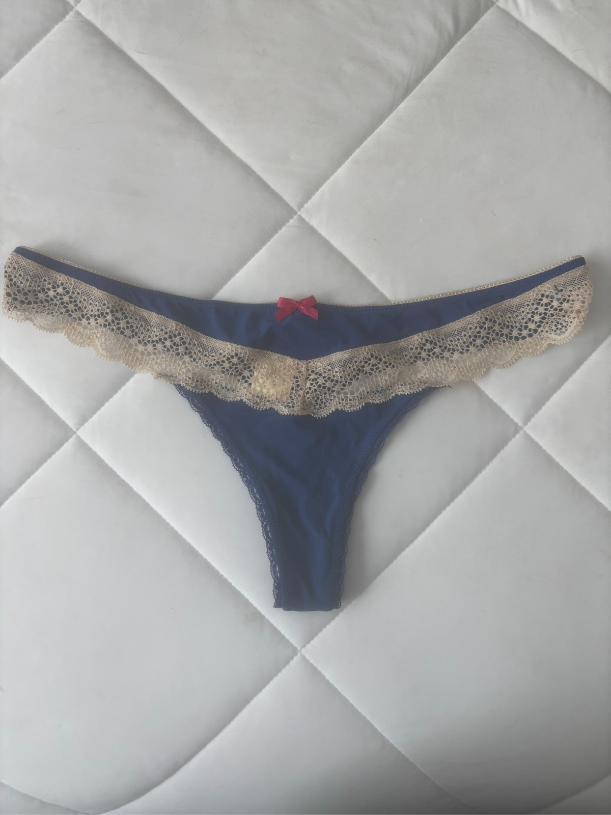 Aerie Thong Lace Trimmed Panties /Bow on Front/ Size L/ NWT