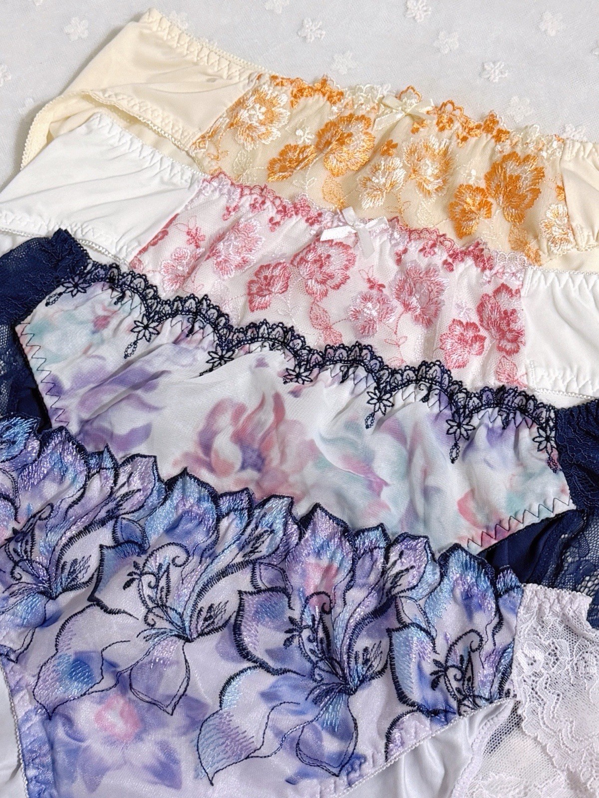 Set Of 4 US-M/JP-3L Japanese VTG Style Classic Floral Embroidery Nylon Panties