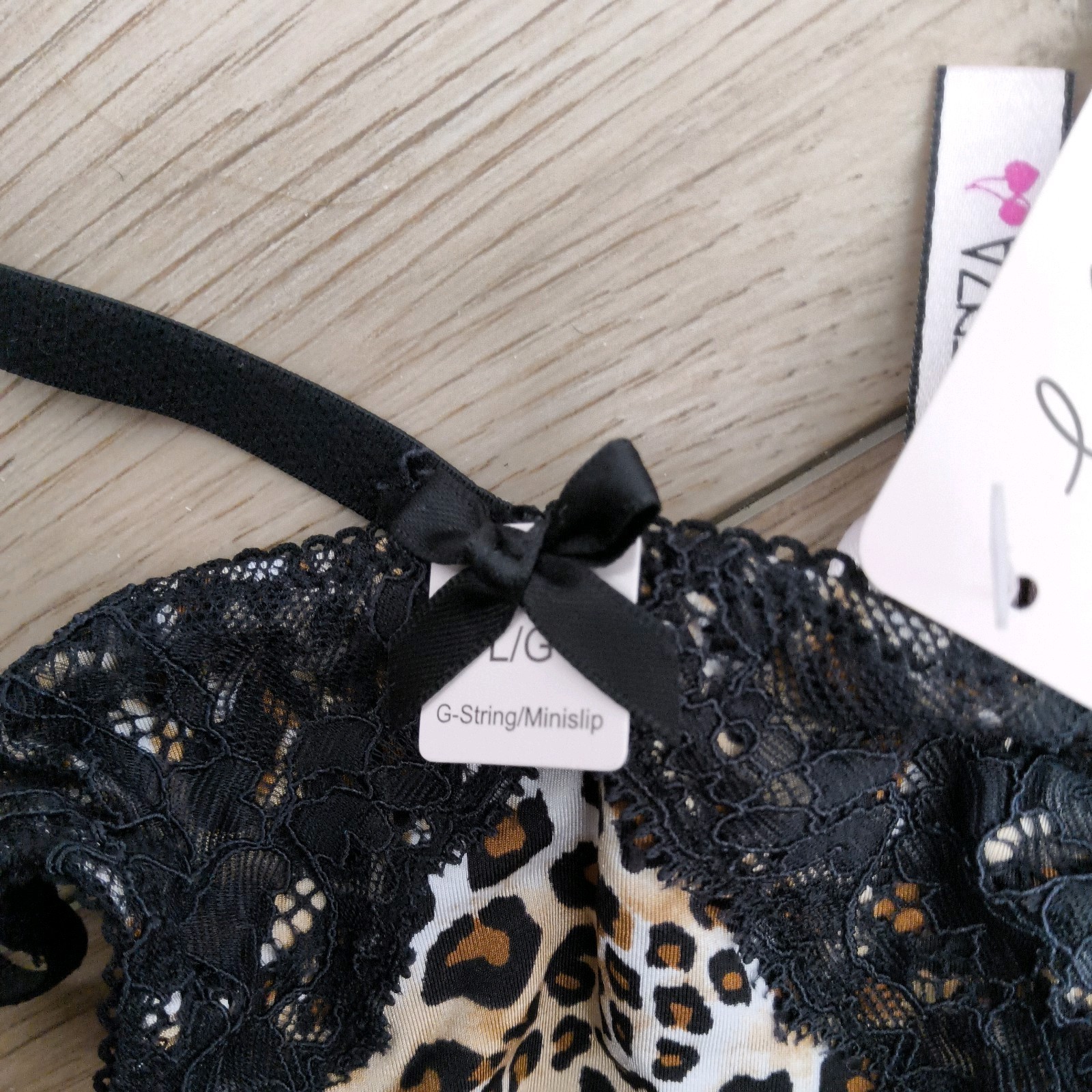 BNWT Vintage La Senza Lace Trim Leopard Print Thong Size 10-12