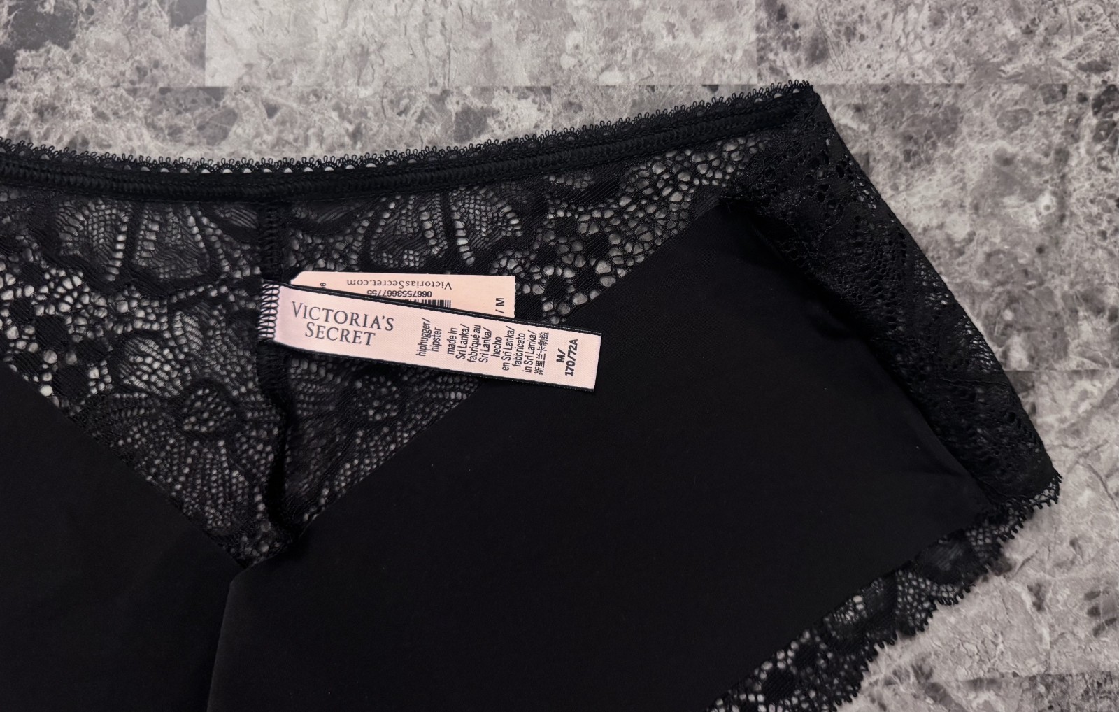 NWT VICTORIA’S SECRET MEDIUM SMOOTH BLACK LACE BACK NO SHOW HIPHUGGER PANTIES