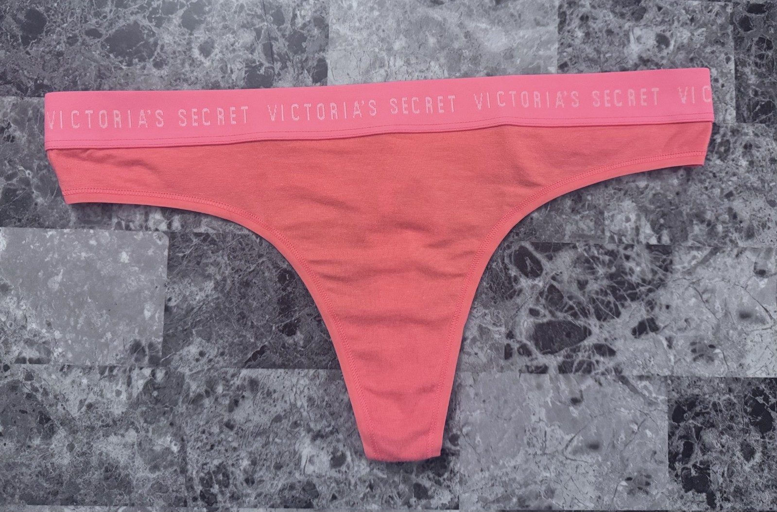 NWT VICTORIA’S SECRET LARGE CORAL SALMON THICK LOGO WAISTBAND RARE THONG PANTIES