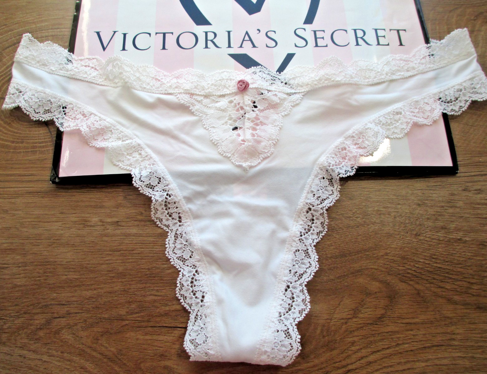 VICTORIA’S SECRET DREAM ANGELS Thong Panty NWT Coconut White S M L XL Lace Trim