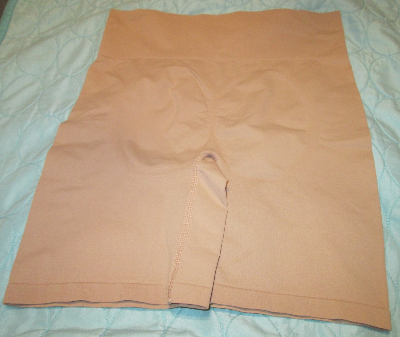 Gap Body Seamless Shaping Mid Thigh Short-NWT-BEIGE-SZ M-sits natural waist