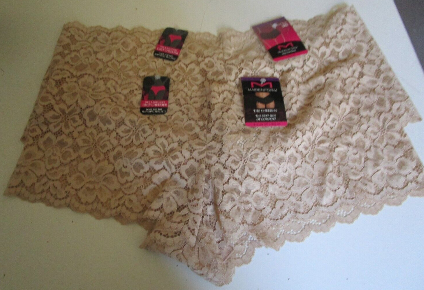 2 Maidenform Luxurious lace Boyshorts Size 9 Beige