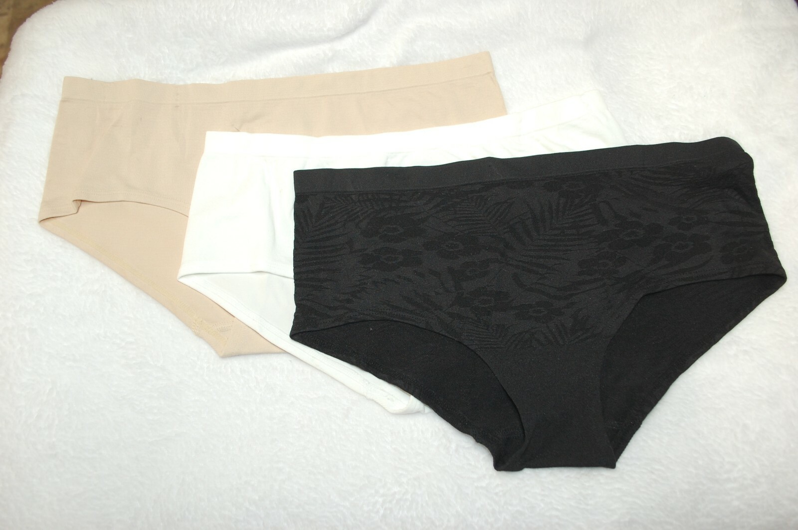 Womens Panties 3 PAIR LOT HIPSTERS Beige White BLACK LEAF FLOWER DESIGN Size S/5