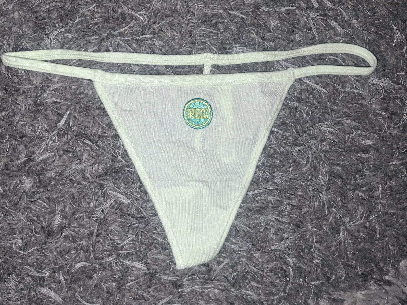 NeW Vs Pink Embroidered Logo cotton V-string Panty Size small Iced Lemon