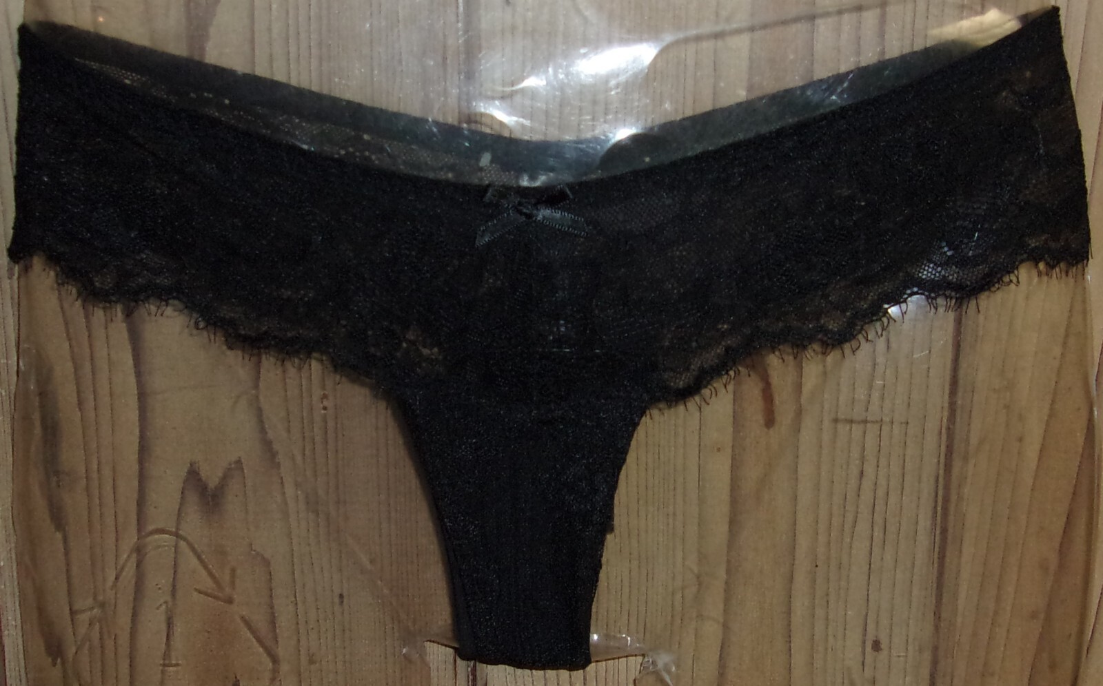 Frederick’s of Hollywood “Ariel” Tanga/Thong Size: SMALL Black NWT